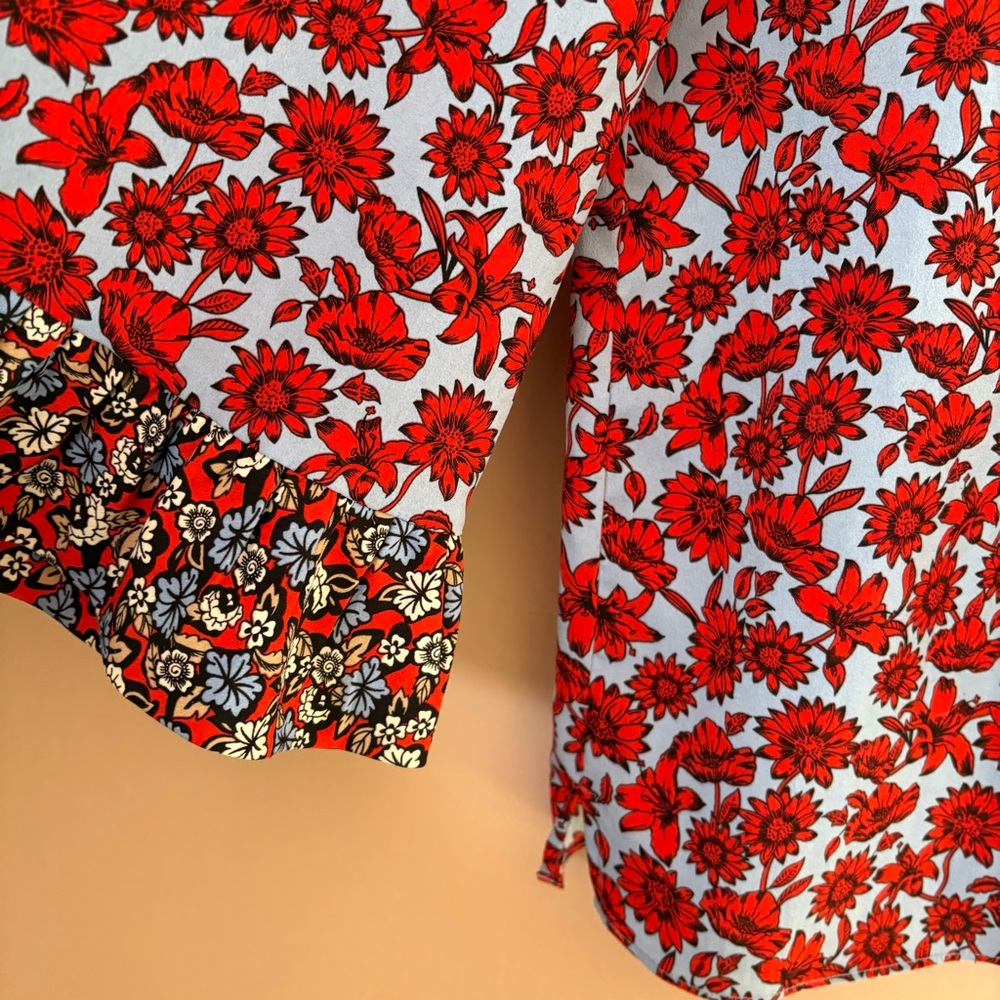 💚Dalia Red and Blue Boxy Blouse with Flutter Sleeves and Bateau Neckline - Picture 2 of 6
